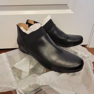 NWT Abella Black Leather Women's Booties